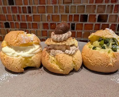 イタリア料理を食べに行こう　シュークリーム3種