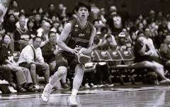 プレーをするキャプテンの保岡龍斗 (C)FE NAGOYA