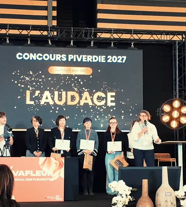フランスにて受賞発表の様子