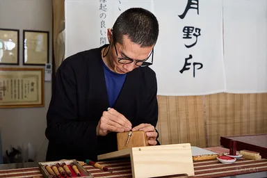 彫刻作業