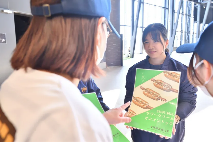 学生がメニュー開発から販売までを学ぶ