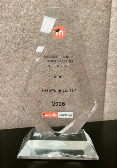 「APAC Moodle Premium Certified Partner of the Year 2026」のトロフィー