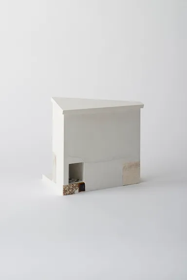 中村 裕太《本立て｜吉田泉殿町》2015年　Photo by Nobutada Omote