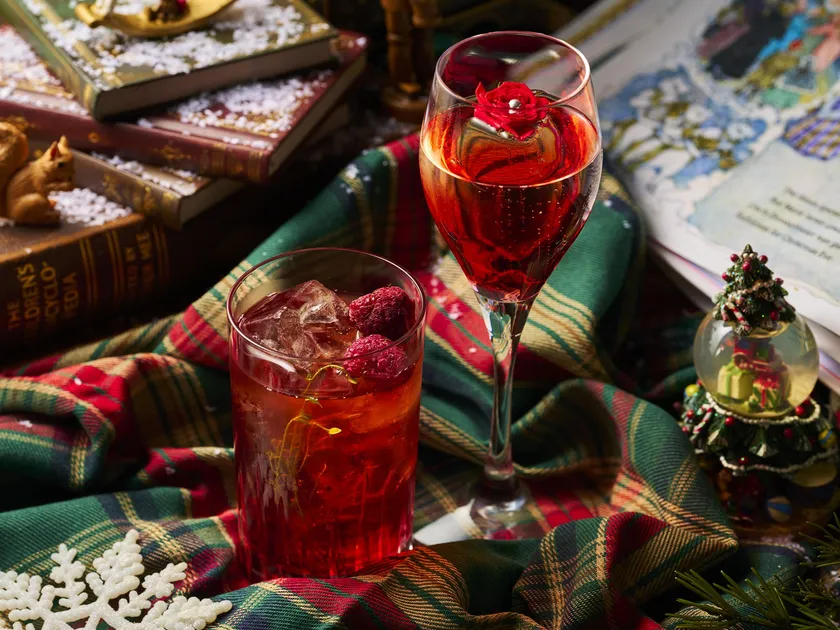 (左)Noel Strawberry(右)Christmas Rose