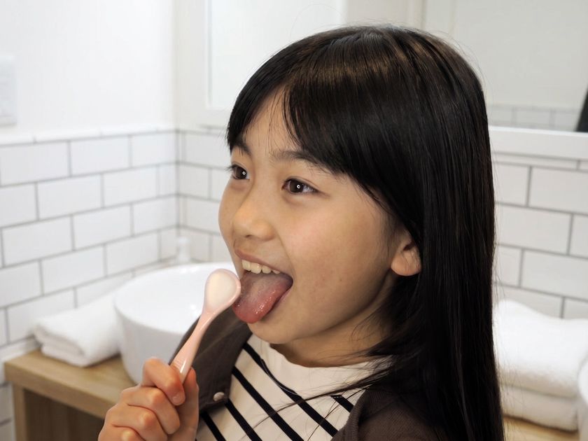 乾燥シーズンを迎える前に始めたい、家族の口臭対策
お口のうるおいを守る習慣と舌ブラシによる
やさしい舌ケアについてSHIKIEN公式HPで公開