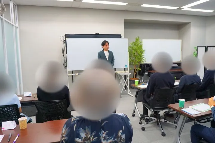 芸人としての経験から生まれた「セカンドポジション」を実践