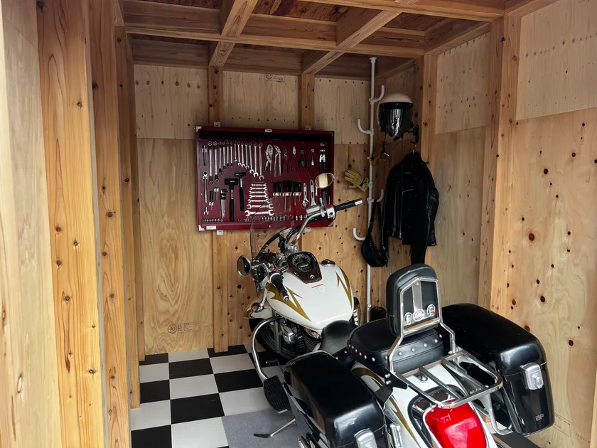バイクガレージ