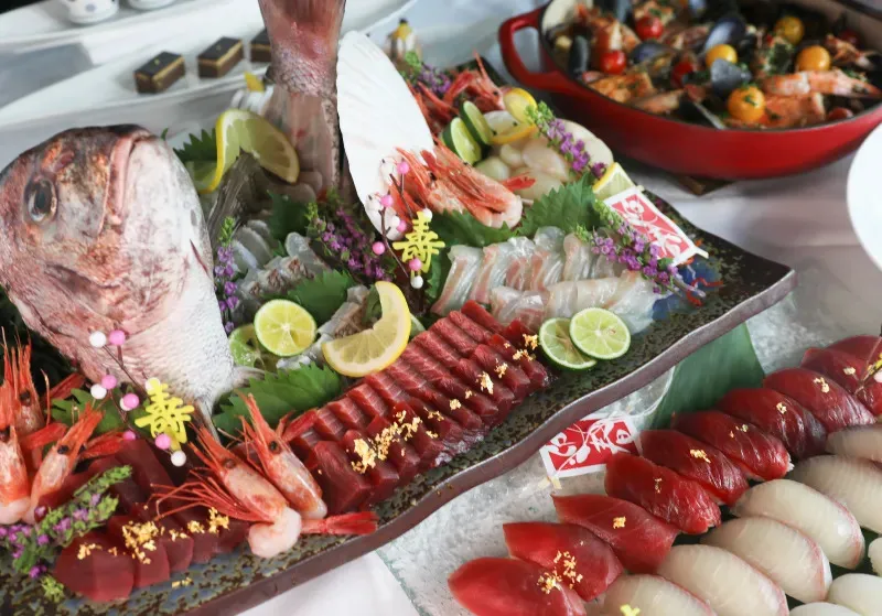 鯛の姿造りや握り寿司も!