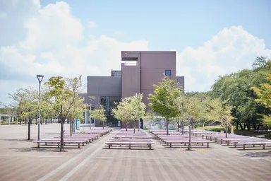 立正大学　熊谷キャンパス　ゲートプラザ