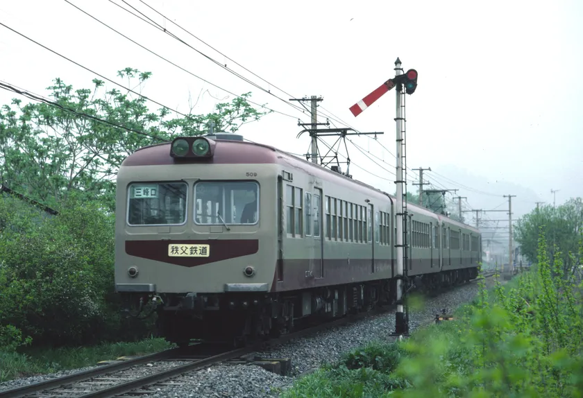 500形電車 ベージュ/あずき色帯