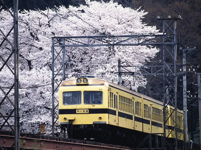 500形電車 黄色／茶色帯