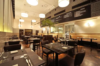 1周年を迎える六本木店