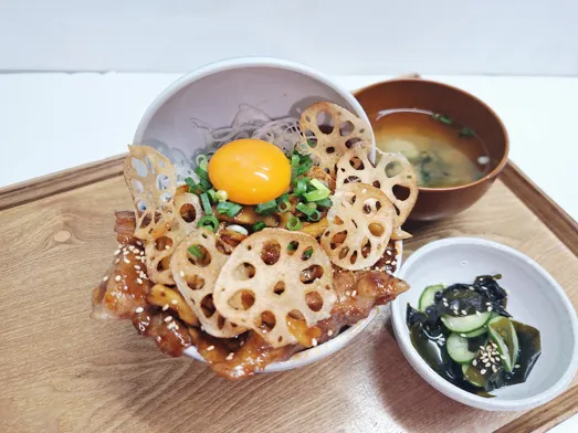 パリ！しゃき！ローズポーク豚丼
