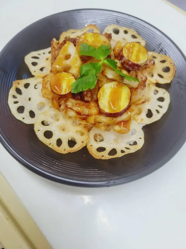 紅はるかと蓮根と帆立のかき揚げ丼