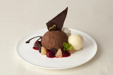 リンツ　ムース・オ・ショコラ　カカオ66％ 皿盛りデザートスタイル2