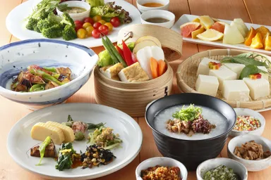 新鮮野菜を楽しめる朝食ビュッフェ