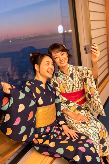 浴衣を着て記念写真