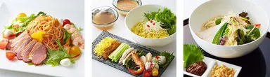 合鴨スモークと小海老の冷製パスタ オレンジの香り(左)／冷麺(中央)／湯葉と蒸し鶏の胡麻豆乳スープ冷やしうどん(右)