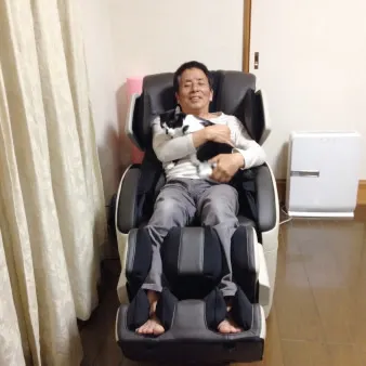 【佳作】愛知県　T.F様　「食後の日課 ニャンコとマッサージ」