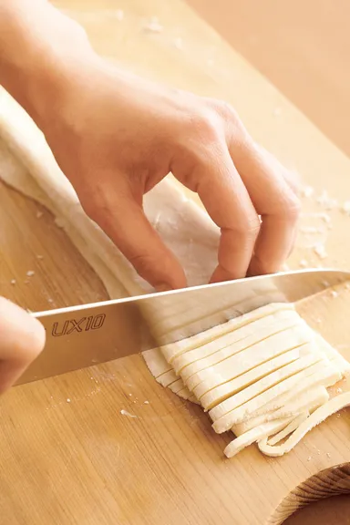 手打ちうどん・プロセス「切る」