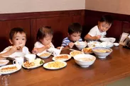 子供食事風景