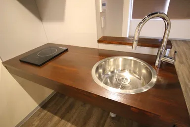 キッチン(シャワー付水栓、IH備え付)