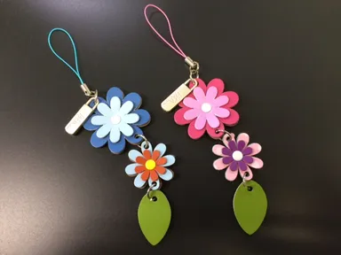 先着100組プレゼントストラップ