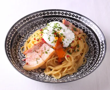 熟成 燻製 生ベーコンのカルボナーラ