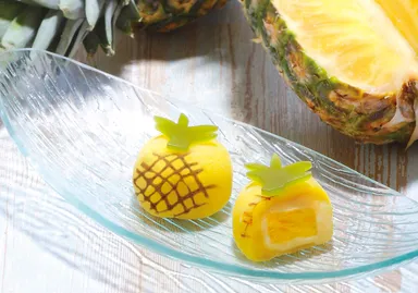 『トロピカル冷やしパイナップル大福』(試験販売期間価格：税込180円／1個)