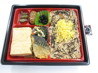 かやくご飯とだし巻玉子弁当