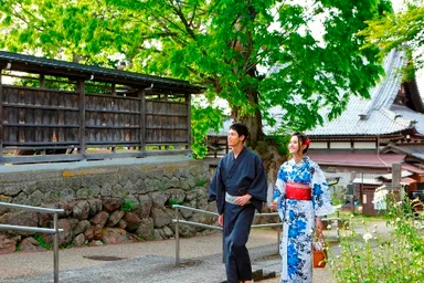 ちょっと小道を入ると町並みとは違う魅力が