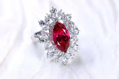 ホットネオンレッドスピネル