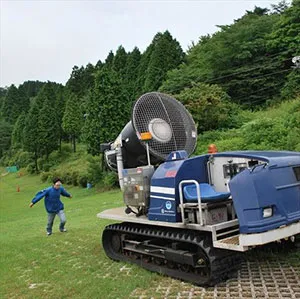 スノーファンを使用した強風体験の様子