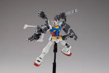 HGUC RX-78-2 ガンダムに景品A、B、C、D、E、F 6点をすべて装備　複数装備させてバリエーションを楽しむことも可能