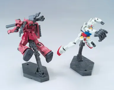 左：HGシャア専用ザクII＋Bバックパックアーム　右：HGUC RX-78-2 ガンダム＋D三連キャノン