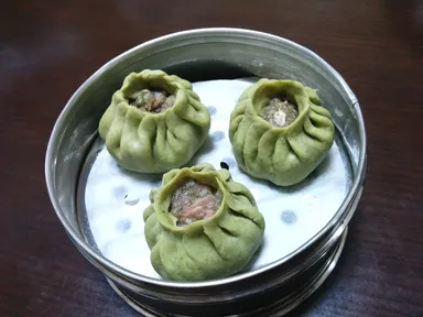 香菜蒸しギョウザ　蒸す前