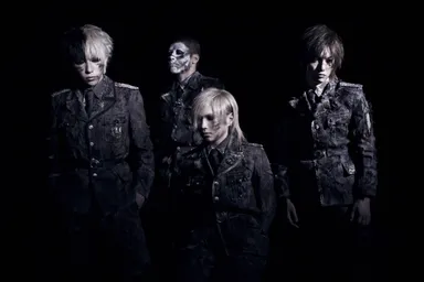 ゴールデンボンバー