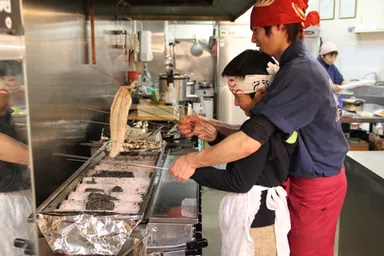 うなぎの焼き体験模様