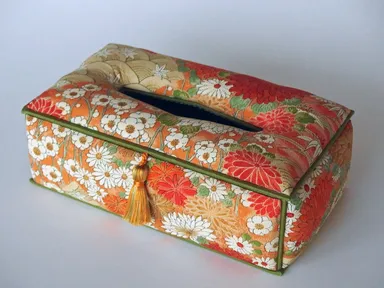 着物リメイクティッシュカバー