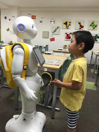 Pepperと幼稚園年長の受講生