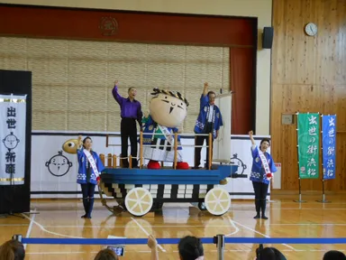 ゆるキャラ(R)グランプリ2015 in出世の街 浜松」の成功とグランプリ獲得を願い、勝ち鬨を上げる家康くん