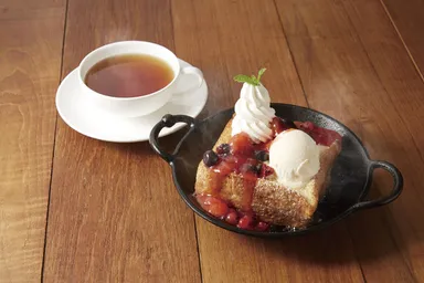 一晩漬け込んだふわとろフレンチトースト ミックスベリー