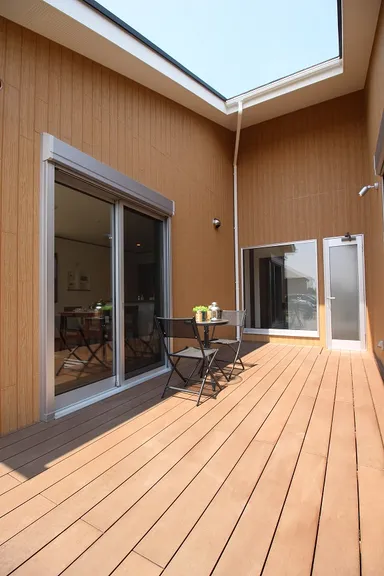 ウッドデッキテラス