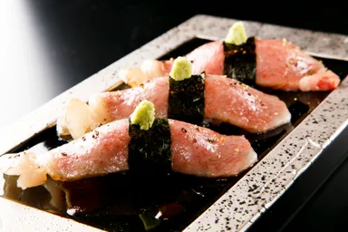 サーロインの炙り握り2,400円(税抜)