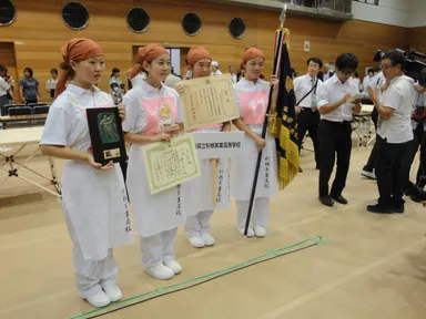 優勝の栄冠を手にした利根実業高校の選手たち