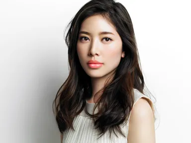 オペラ シアーリップカラー　モデル画像