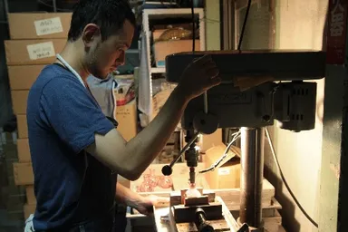 歴史ある江戸硝子醤油差し加工体験