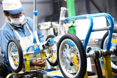 自転車の組立は1台1台手作業で行っています