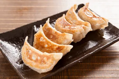 肉汁焼き餃子 1枚6ケ 450円(税別)