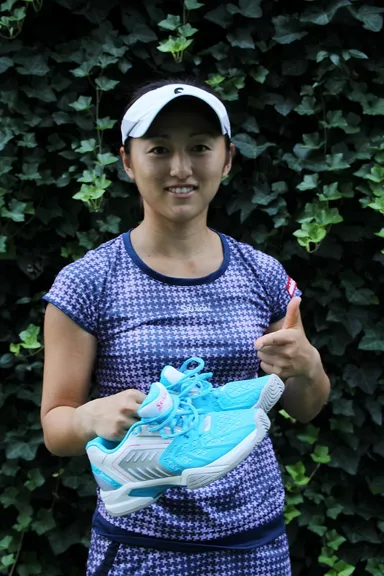 「スリクソン」シューズを着用する土居美咲選手